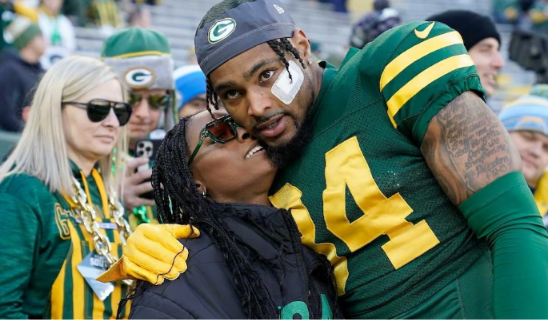 Love at Lambeau as Packers Defeat Chiefs