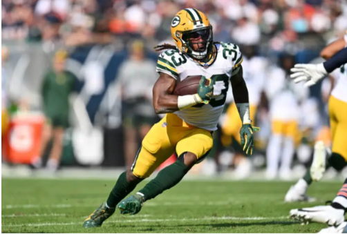 “Packers’ Star Running Back Faces Uncertain Future: Is This the End of an Era for Aaron Jones?”