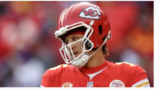 “Chiefs’ Clash with NFL: Massive Fines Hit Reid and Mahomes After Explosive Referee Rant! Can They Bounce Back Against the Patriots in Week 15?”