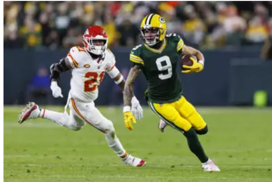 “Packers’ Star Wide Receiver Christian Watson Faces Nail-Biting Decision: Will He Make a Game-Changing Comeback Against Buccaneers in Must-Win Showdown?”