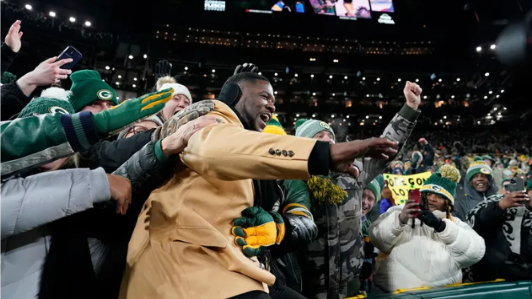 “LeRoy Butler’s Lambeau Leap: A 30-Year Legacy of Iconic Celebrations and Packers’ Triumphs”