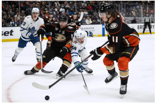 “Matthews’ Overtime Heroics Propel Maple Leafs to 2-1 Victory Over Ducks in Intense Battle”