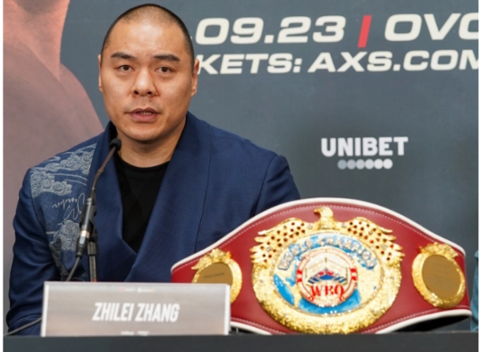 “Zhang Reveals Fury’s Training Risks, Highlights Usyk’s Dedication in Heavyweight Clash!”