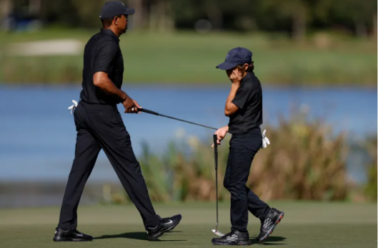 “Legacy Unfolds: Tiger Woods Emotionally Watches as Son, Charlie, Takes the First Steps on His Golf Journey”