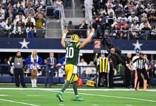 “Love Leads Packers to Stunning Playoff Victory Over Cowboys”