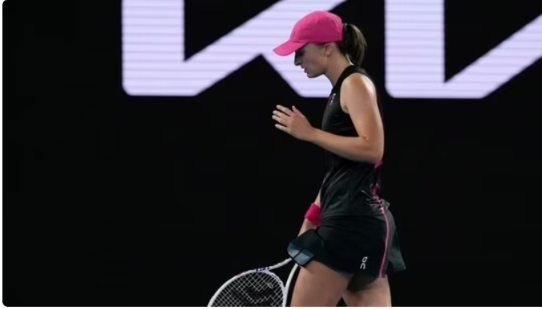 Iga Świątek Bows Out in Third Round at Rod Laver Arena