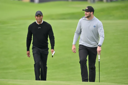 “Tiger Woods Engages in Banter with Josh Allen Amid PGA Tour and LIV Negotiations”