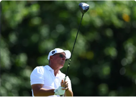 Watch: Phil Mickelson stuns (!) golf fans with highlight reel driver off deck