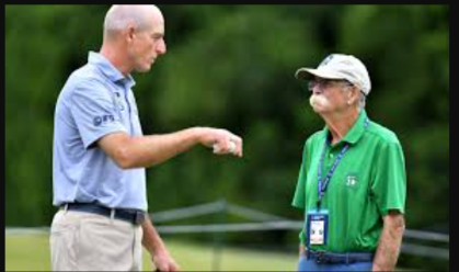 C.T. Pan uses fan as caddie after Mike ‘Fluff’ Cowan hurt