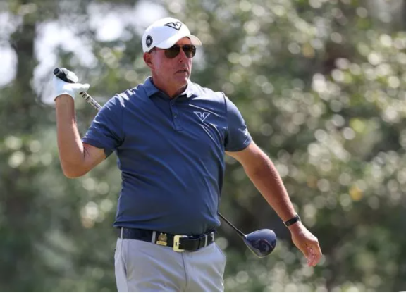 Phil Mickelson’s US Open ‘dream’ becomes nightmare with LIV Golf star almost dead last at Pinehurst