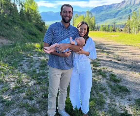 Scottie Scheffler enjoys vacation with wife Meredith and son Bennett