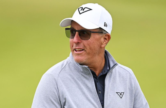 Phil Mickelson shows true colours during interaction with golf fan at The Open