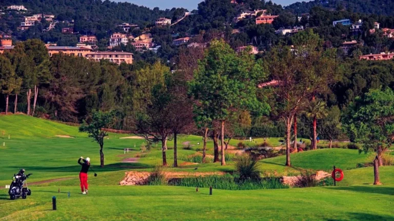 Brit tourist found dead on Majorca golf course after chasing stray ball