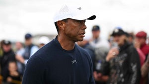 “Shocking! Tiger Woods Rushed Into Emergency Surgery – What Happened to His Career Now?”    Tiger Woods has undergone yet another major surgery, but this time it’s his back that’s causing him serious trouble. Fans are left wondering: can the golf legend make another stunning comeback, or is this the end of the road for one of the greatest athletes of all time? In a dramatic twist, his future in the sport seems more uncertain than ever. Could this injury be the final blow to his illustrious career? Find out what doctors are saying and what this means for Tiger’s legacy!