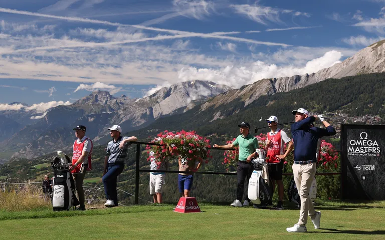 “Want to Play One of the World’s Most Stunning Golf Courses? Here’s How You Can Tee Off at Crans-Sur-Sierre – And It Costs Less Than You Think!”