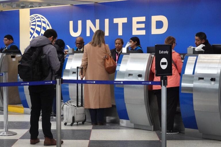 United Airlines Unveils Stock Buyback As Labor Decries Aviation ‘Greedheads’