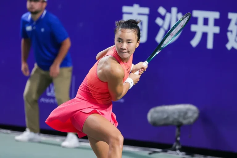 Yuan Defeats Halep in Straight Sets at Hong Kong Open First Round