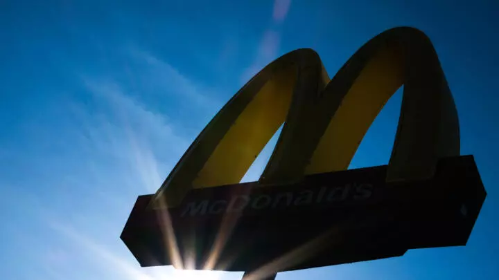 “Shocking: McDonald’s Linked to Multiple Food Poisoning Cases and Tragic Death in the US!”