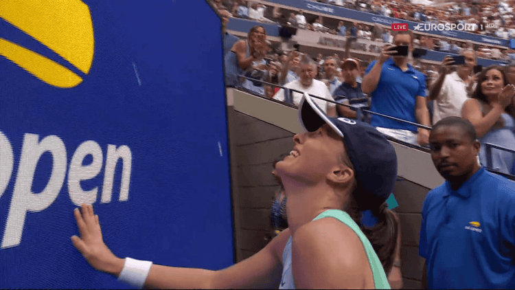 W nocy Iga Świątek wygrała US Open. Po meczu podbiegła do trybun, wiemy kto na nią czekał