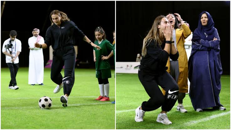 Aryna Sabalenka’s wayward soccer kick plunks photographer in funny WTA Finals moment