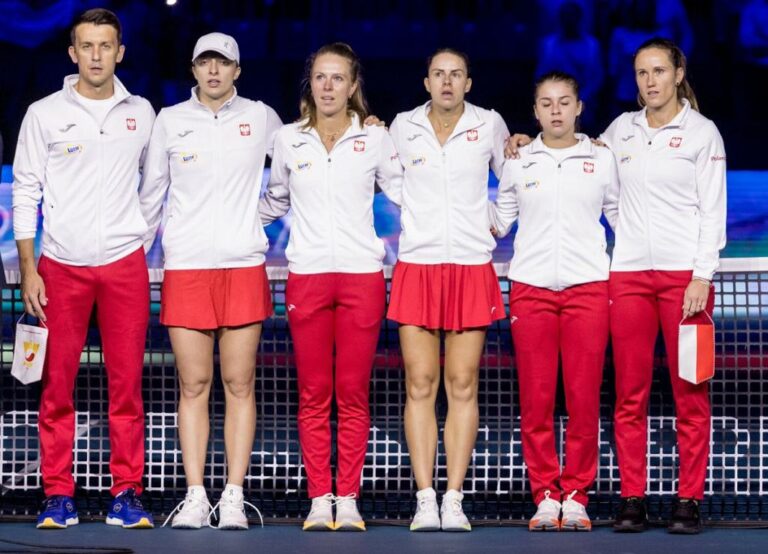 Polska – Czechy. Fręch i Świątek walczą o półfinał BJK Cup [NA ŻYWO]