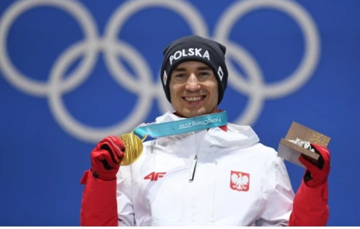 Stoch doskonale wie, co robi. Ten ruch dał mu złoty medal igrzysk olimpijskich