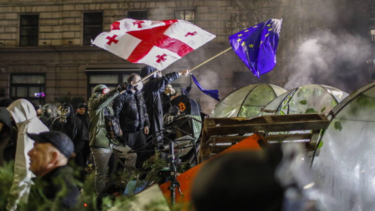 Protestujący w Gruzji postawili telewizji publicznej ultimatum. Oczekują transmisji manifestacji