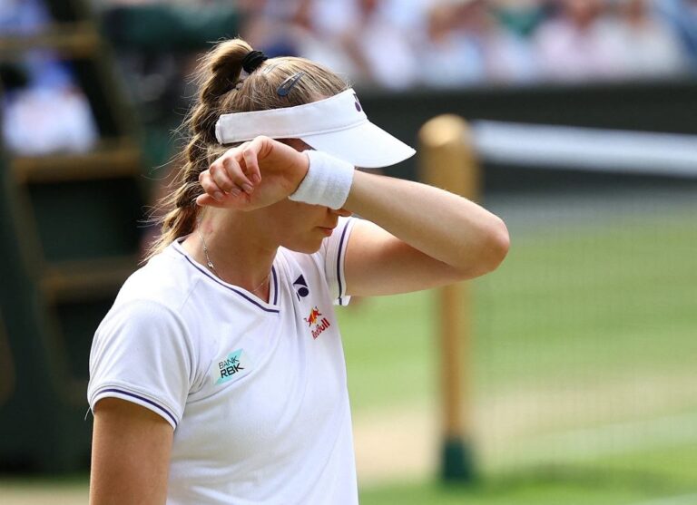 “Deptał ją i wysysał”. Rybakina płaci za to koszmarem w WTA Finals !!