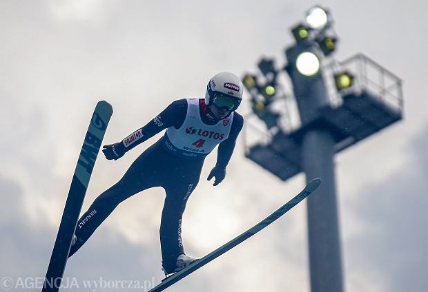 Nie do wiary. 52-latek przeskoczył czterech Polaków