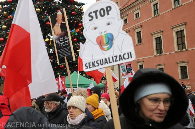 Protest przeciwko edukacji zdrowotnej w szkołach. “Nie życzymy sobie”