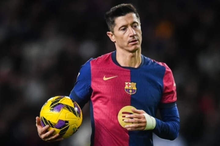 Robert Lewandowski na celowniku. Wymowna okładka, wystarczyły dwa słowa