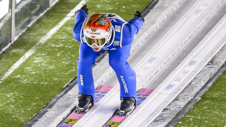 Lider Polaków zachwycił w Oberstdorfie! Kamil Stoch cudem uniknął katastrofy