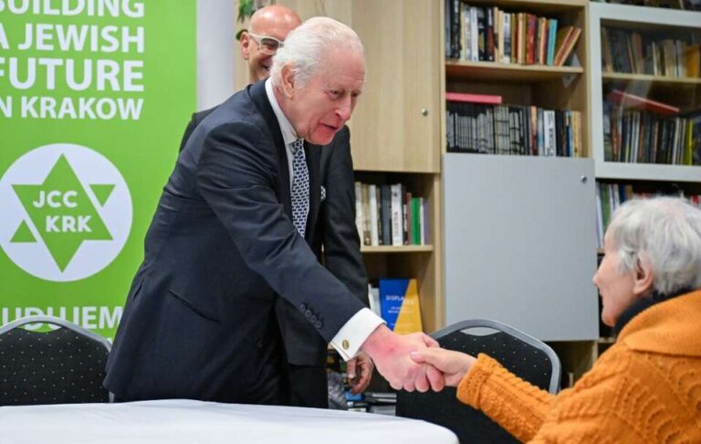 Karol III w Polsce. Spotkał się z ocalałymi z Holokaustu