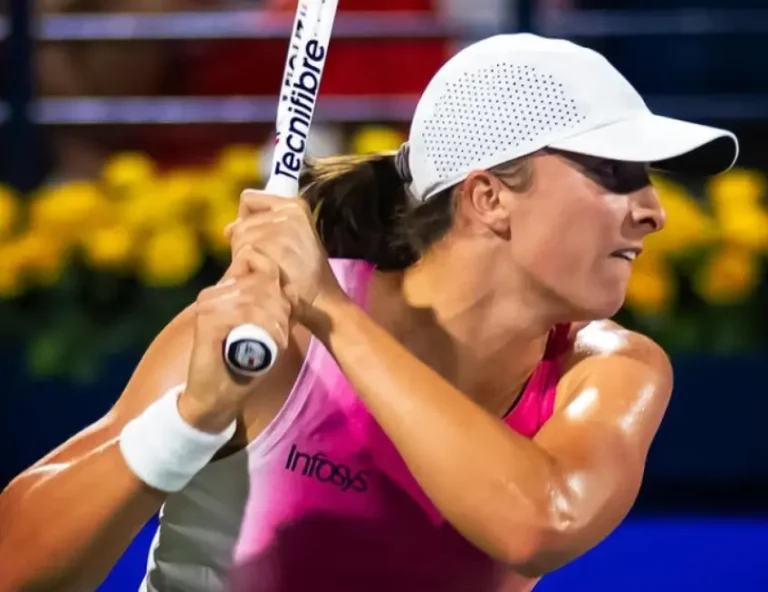Dubai: Iga Swiatek puts rain delay aside, destroys Victoria Azarenka in opener