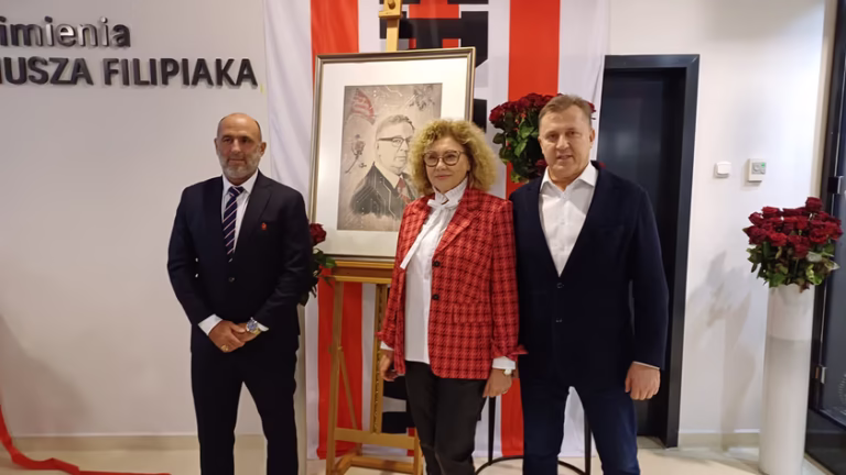 Zastał Cracovię drewnianą, zostawił murowaną. Prof. Janusz Filipiak uhonorowany przez klub w wyjątkowy sposób