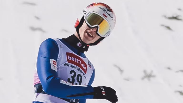Sensacyjne skoki Polaków! Najlepszy konkurs Polaków w tym sezonie
