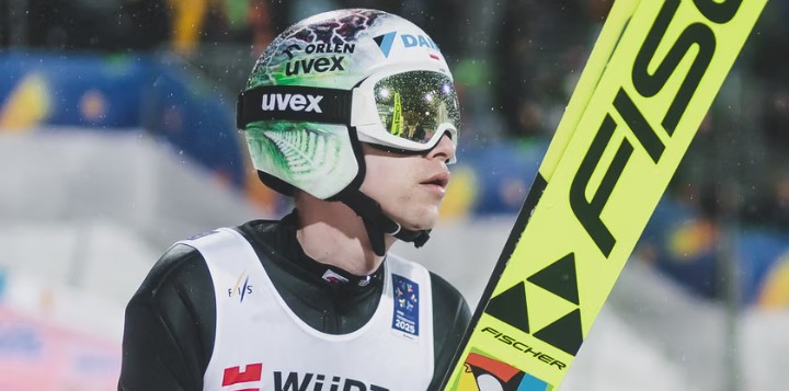 Aleksander Zniszczoł uratował honor kadry. Fatalne skoki Polaków