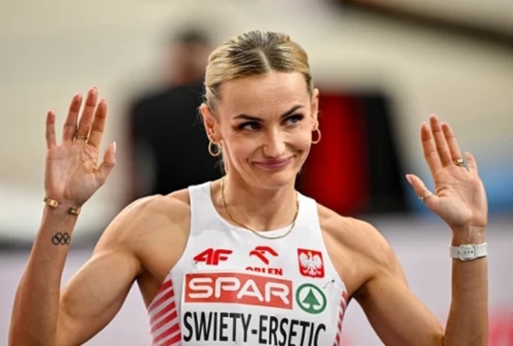 Walka na łokcie Justyny Święty-Ersetic, przepychanki. Ale co zrobiła Polka!