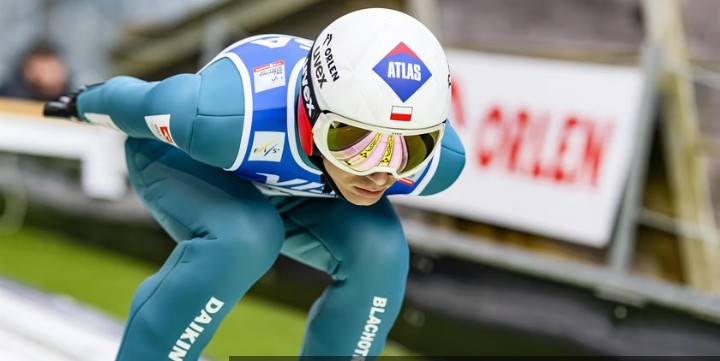 Kamil Stoch wraca do formy! Ależ skoki! Ponad 50 m dalej od Dawida Kubackiego