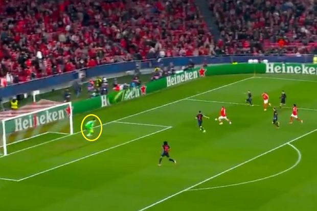To była pierwsza minuta meczu Barcelony w LM. Oto co zrobił Szczęsny