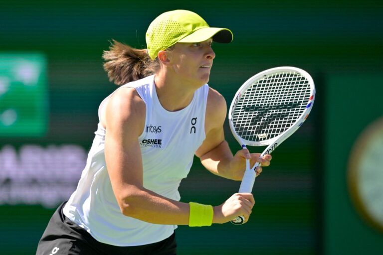 Wielki hit w Indian Wells! Iga Świątek gra z Qinwen Zheng o półfinał [RELACJA NA ŻYWO]