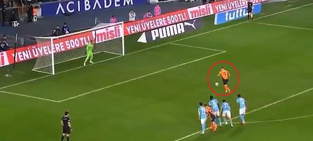 Była 57. minuta i 0:1. Piątek podszedł do rzutu karnego w lidze