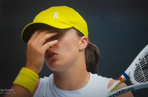 5:2 dla Świątek i zrobiło się nerwowo w Miami. Demolka w drugim secie