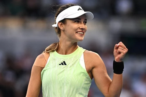 Turniejowe “1” za burtą turnieju WTA w Madrycie. Rosjanka świętuje po super tie-breaku