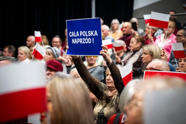 Trzaskowski: Polska powinna inwestować w przemysł, by odpowiedzieć na cła USA