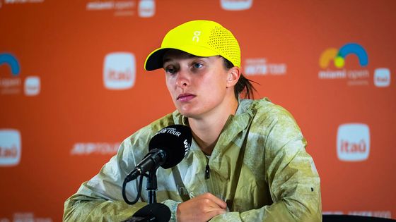 “Dlaczego, na Boga”. Dziennikarz zadał pytanie Świątek. Tak zareagowała