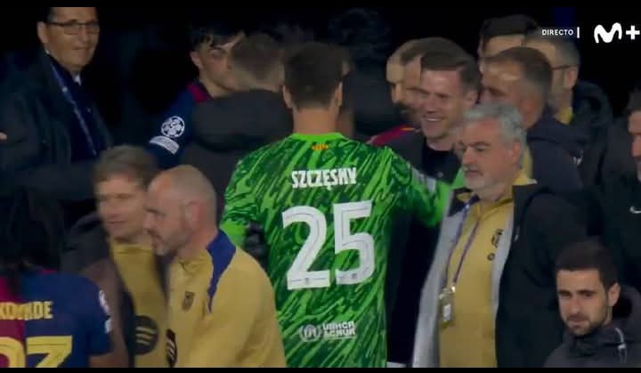 Nagrali to. Tak ter Stegen potraktował Szczęsnego po meczu