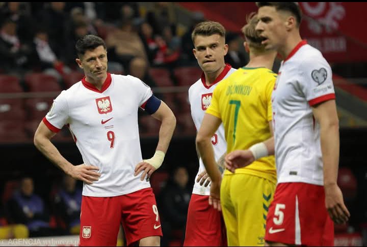 Robert Lewandowski nie wygrał Złotej Piłki dlatego, że jest Polakiem”