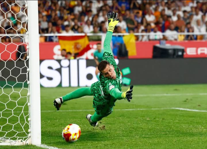 Szczęsny już skreślony. Wystarczył jeden mecz. “Niemiec daje więcej pewności”