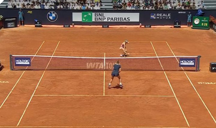Mamy to! Fręch ograła w Rzymie byłą liderkę rankingu WTA!